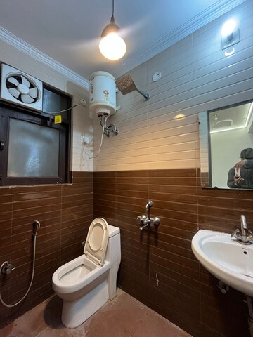 Bathroom in 1 BHK Builder Floor at Saket – for Rent