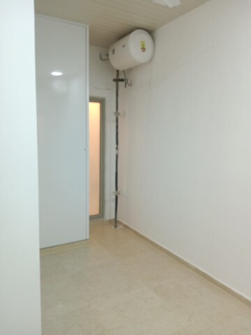 Room in 2 BHK Apartment at Hiranandani Castle Rock, Powai – for Rent