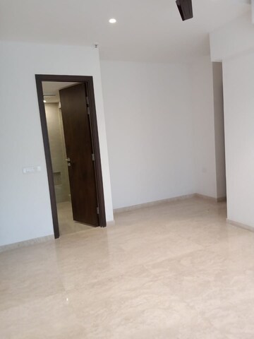 Room in 2 BHK Apartment at Hiranandani Castle Rock, Powai – for Rent