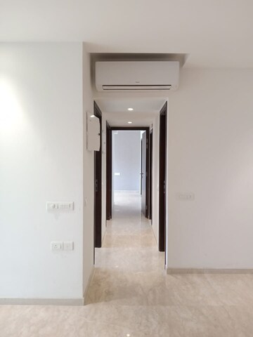 Room in 2 BHK Apartment at Hiranandani Castle Rock, Powai – for Rent