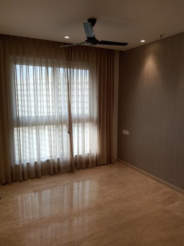 Room in 2 BHK Apartment at Hiranandani Castle Rock, Powai – for Rent