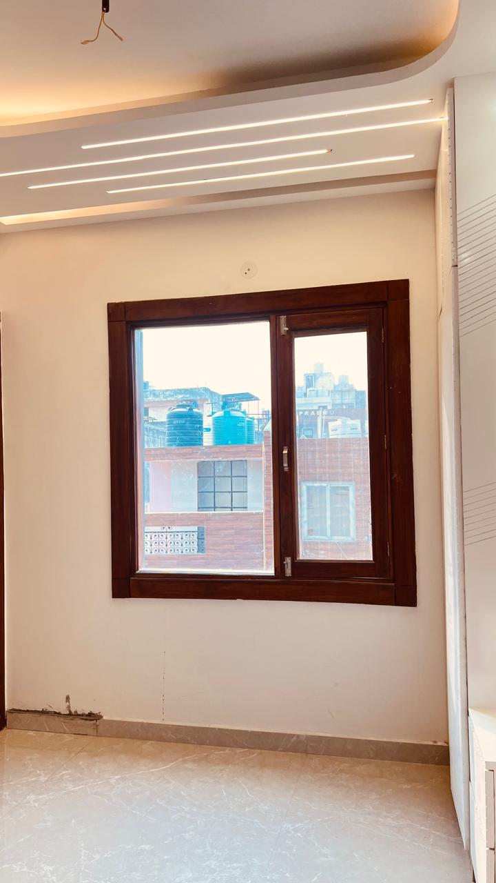 3 BHK + Pooja Room,Servant Room Apartment For Sale in Mahagun Maestro