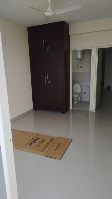 Furnished Amenities in 1.5 BHK Apartment at Suncity Avenue 76, Sector 76 – for Rent