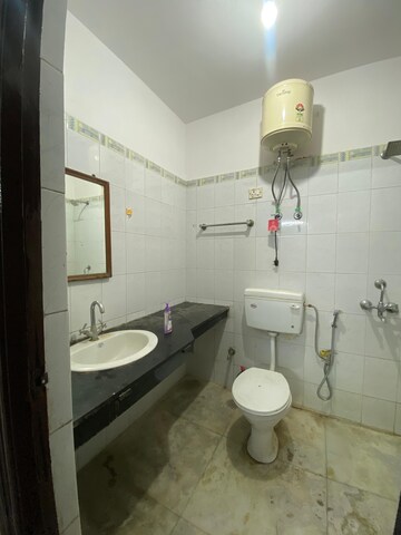 Bathroom in 3 BHK Builder Floor at Ardee City, Sector 52 – for Rent