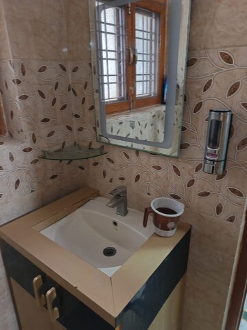 Master Bedroom in 3 BHK Builder Floor at Palam Vihar Residents Association, Palam Vihar – for Rent