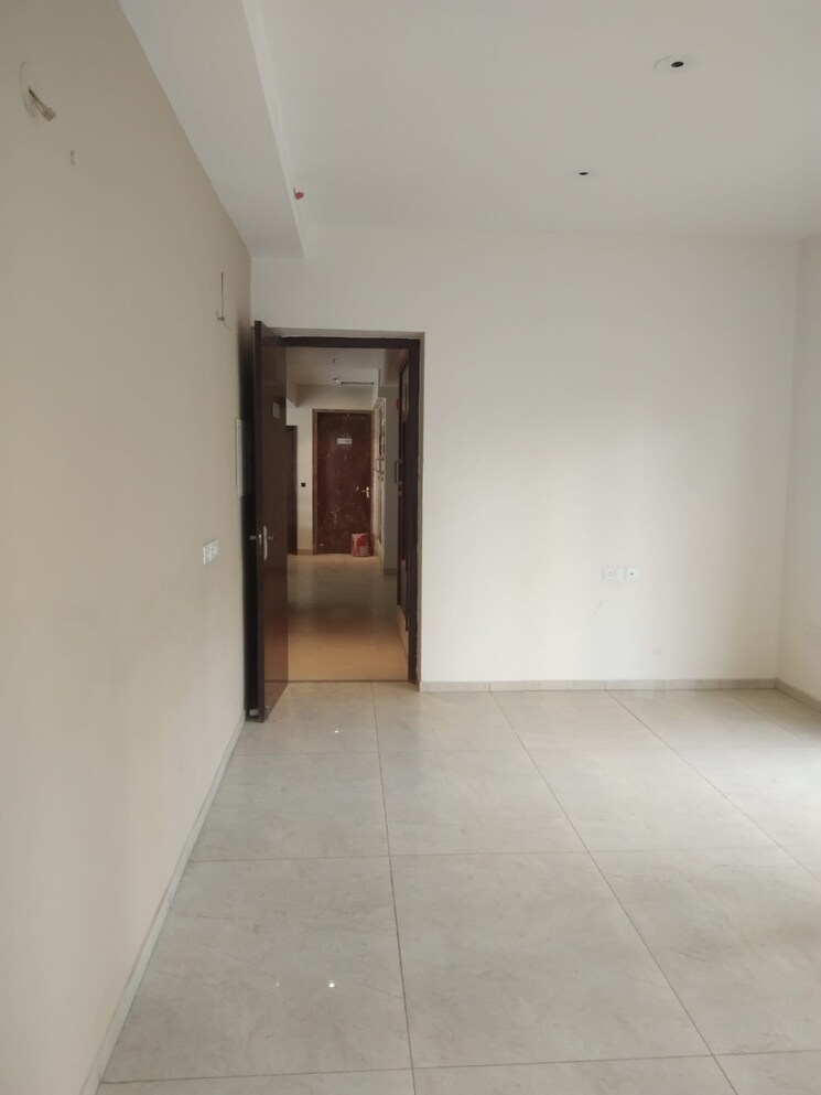 Room, bptp-discovery-park 3 Bedroom 2440 Sq.Ft. Apartment In Sector 80 Faridabad 7992388