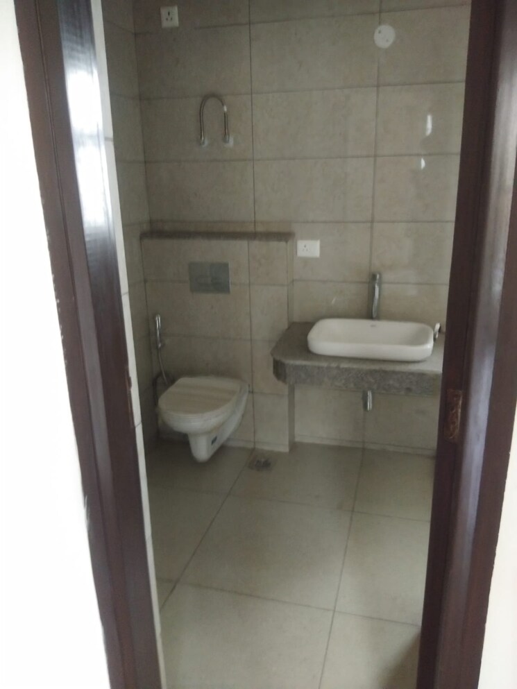 Bathroom, bptp-discovery-park 3 Bedroom 2440 Sq.Ft. Apartment In Sector 80 Faridabad 7992388
