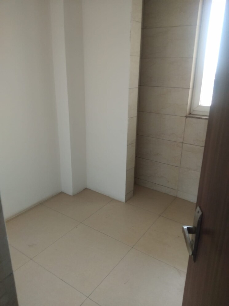 Room, bptp-discovery-park 3 Bedroom 2440 Sq.Ft. Apartment In Sector 80 Faridabad 7992388