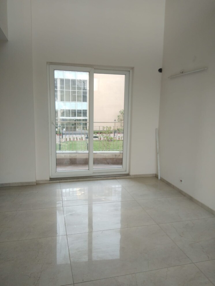 Room, bptp-discovery-park 3 Bedroom 2440 Sq.Ft. Apartment In Sector 80 Faridabad 7992388