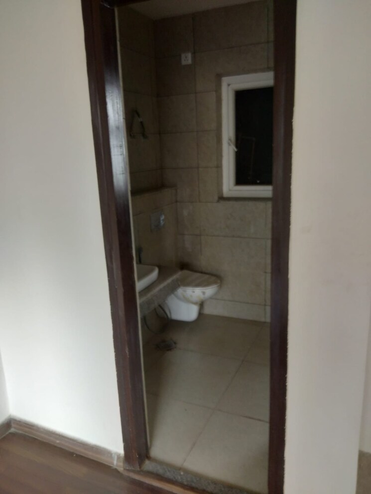 Bathroom, bptp-discovery-park 3 Bedroom 2440 Sq.Ft. Apartment In Sector 80 Faridabad 7992388