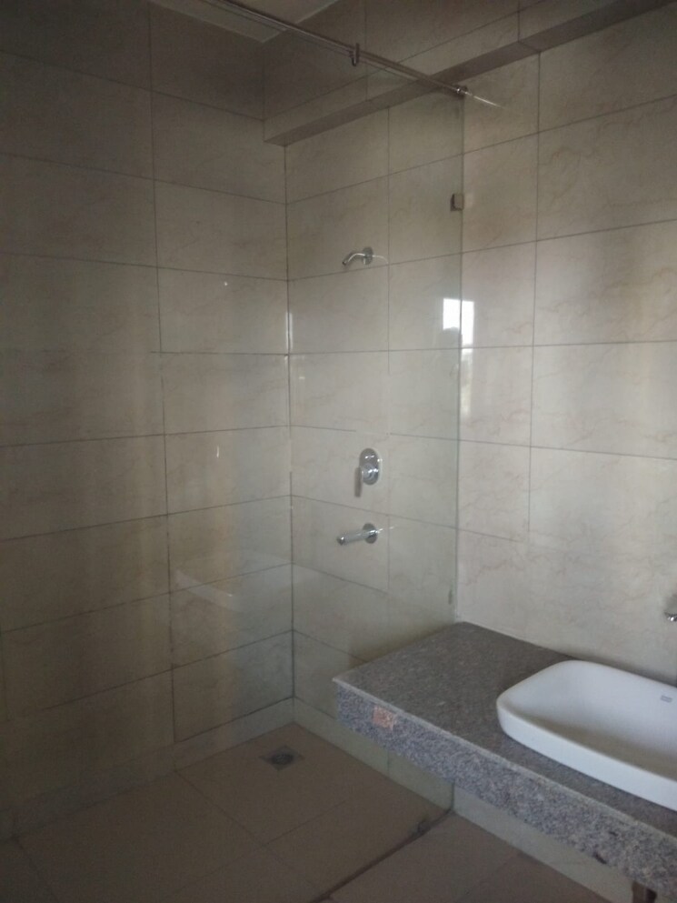 Bathroom, bptp-discovery-park 3 Bedroom 2440 Sq.Ft. Apartment In Sector 80 Faridabad 7992388