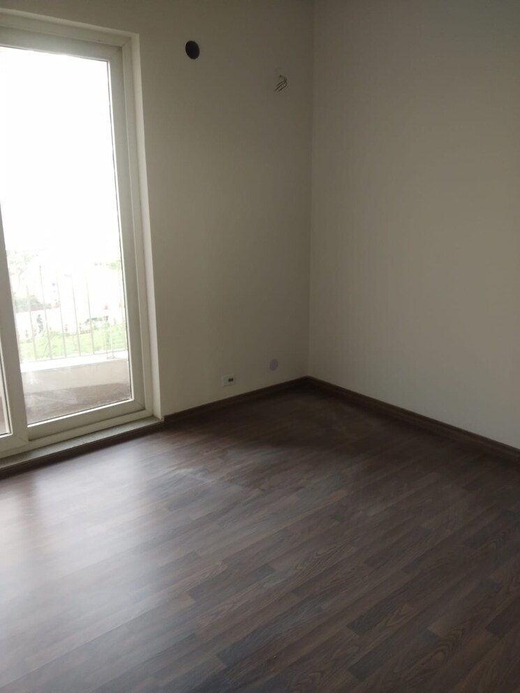 Room, bptp-discovery-park 3 Bedroom 2440 Sq.Ft. Apartment In Sector 80 Faridabad 7992388