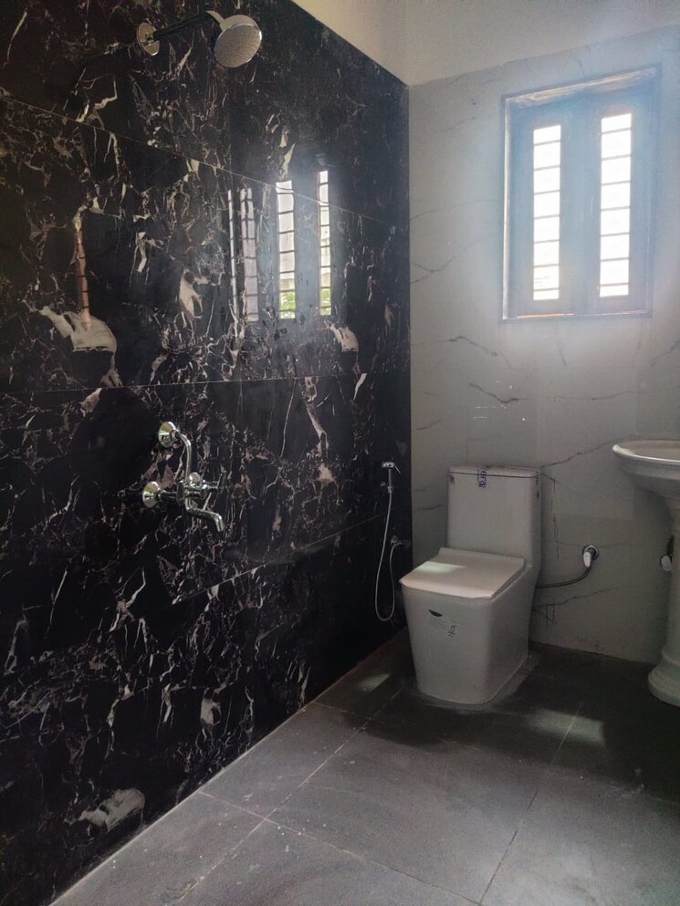 Bathroom, sahastradhara road 3 Bedroom 103 Sq.Yd. Independent House In Sahastradhara Road Dehradun 7992546