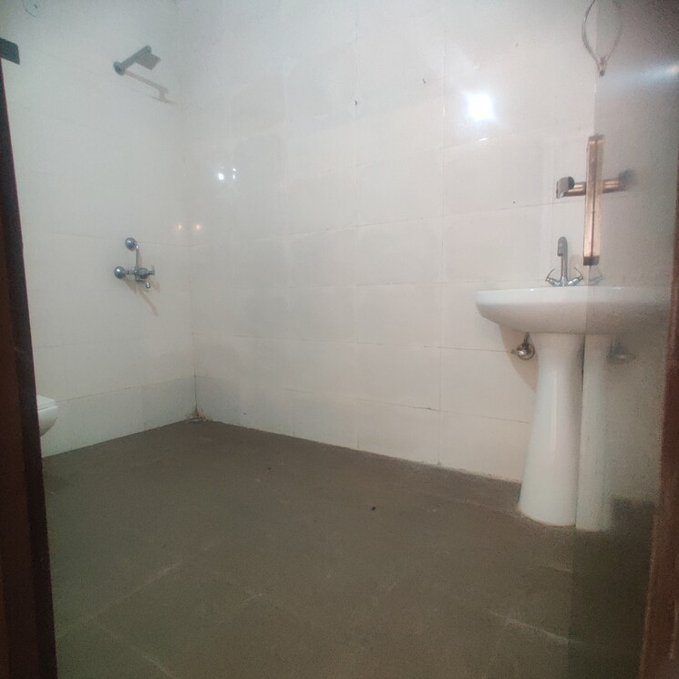 Bathroom, sultanpur 2 Bedroom 85 Sq.Yd. Builder Floor In Sultanpur Delhi 7992620