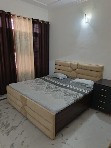Master Bedroom in 3 BHK Builder Floor at Ansal Plaza Sector-23, Sector 23 – for Rent