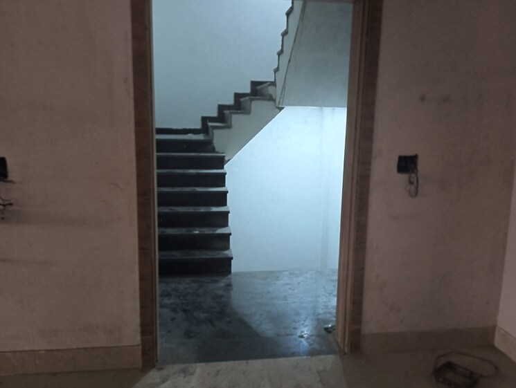 undefined, sector 85 4 Bedroom 350 Sq.Yd. Builder Floor In Sector 85 Faridabad 7992660