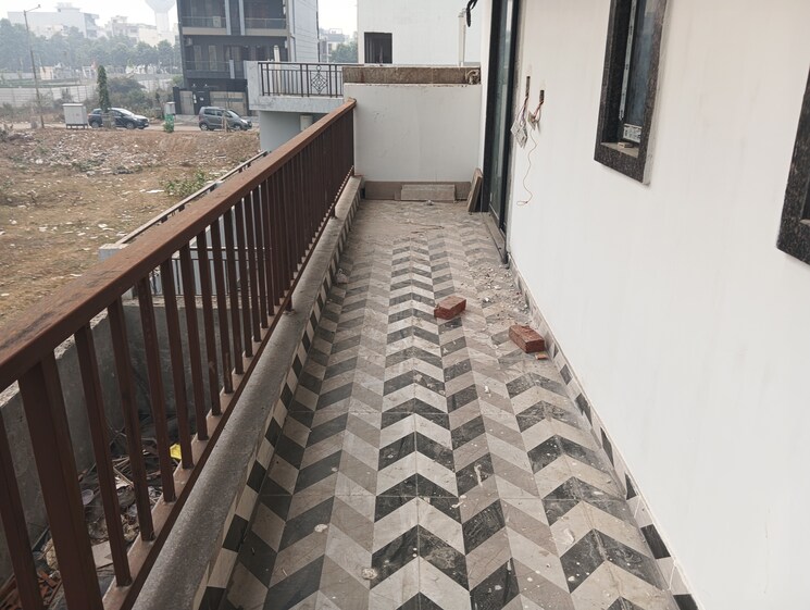 Balcony, sector 85 4 Bedroom 350 Sq.Yd. Builder Floor In Sector 85 Faridabad 7992660