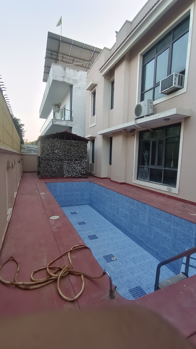 Balcony, eros-rosewood-villas 5 Bedroom 500 Sq.Yd. Villa In Sector 50 Gurgaon 7992624