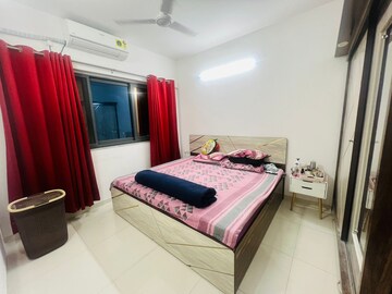 Bedroom in 2 BHK Apartment at Amanora Gold Towers, Hadapsar – for Rent