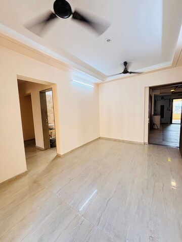 Room in 1.5 BHK Apartment at Hiranandani Estate – for Rent