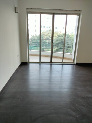 Room in 4 BHK Apartment at Parsvnath Exotica, Sector 53 – for Rent