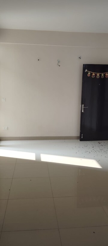 Room in 2 BHK Apartment at Wave Executive Floors, Wave City – for Rent