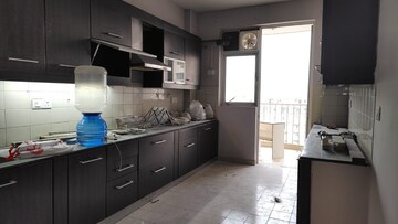 Kitchen in 4 BHK Apartment at DLF Trinity Towers, Dlf Phase V – for Rent