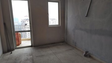 Room in 4 BHK Apartment at DLF Trinity Towers, Dlf Phase V – for Rent