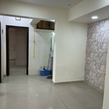 Room in 2 BHK Apartment at Suncity Souvenir, Jamil Nagar – for Rent