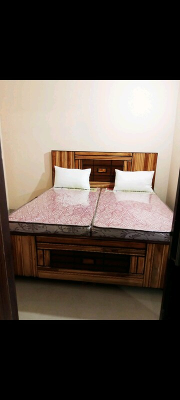 Master Bedroom in 2 BHK Apartment at Sector 16b Greater Noida – for Rent