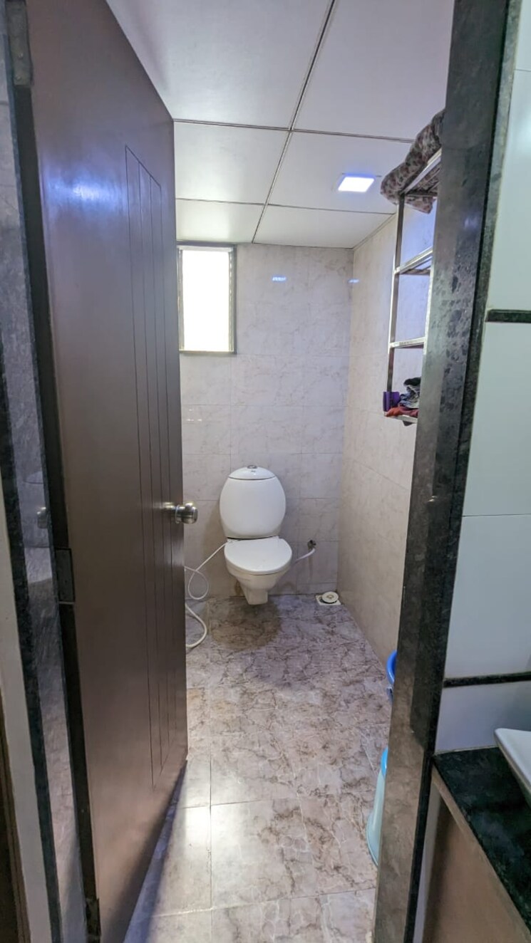 Bathroom, jahangirpura 4 Bedroom 2295 Sq.Ft. Apartment In Jahangirpura Surat 7993791