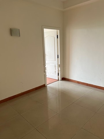 Room in 4 BHK Apartment at AEZ Aloha, Sector 57 – for Rent
