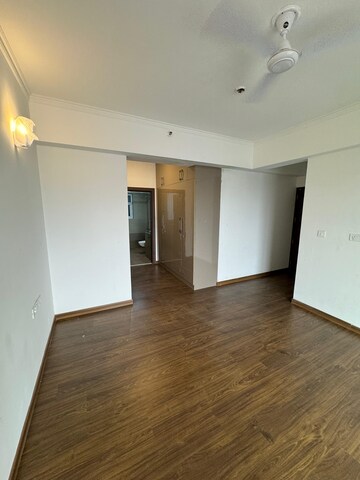 Room in 3.5 BHK Apartment at Purvanchal Royal Park, Sector 137 – for Rent