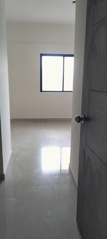 Room in 2 BHK Apartment at Mahindra Royale, Pimpri – for Rent