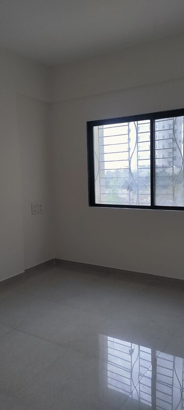 Room in 2 BHK Apartment at Mahindra Royale, Pimpri – for Rent