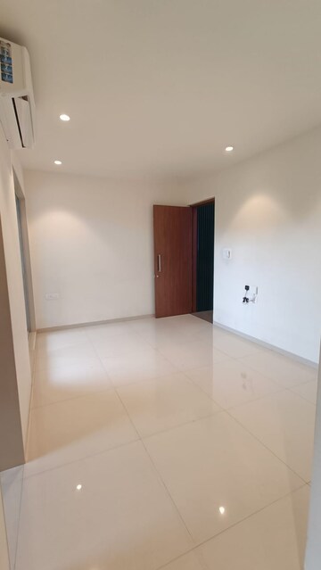Room in 1 BHK Apartment at Mahaavir Exotique, Kharghar – for Sale