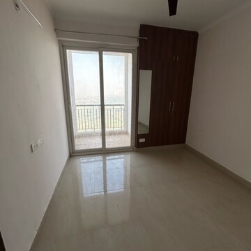 Room in 2.5 BHK Apartment at Amrapali Riverview, Amrapali Leisure Valley – for Rent