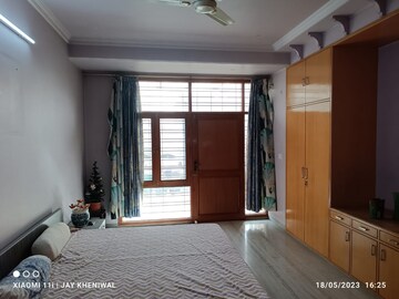 Room in 4 BHK Apartment at Sector 15 – for Sale