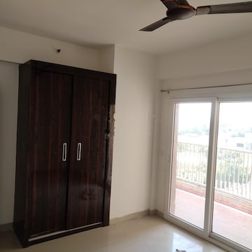 Room in 3 BHK Apartment at Conscient Heritage Max, Sector 102 – for Rent