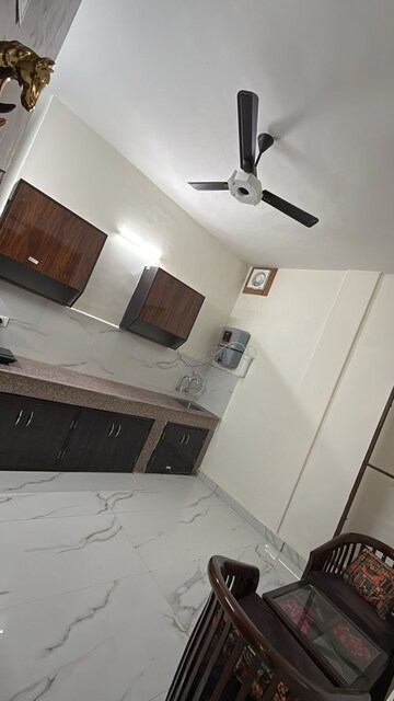 Furnished Amenities in 1 BHK Builder Floor at DLF City Phase III, Sector 24 – for Rent