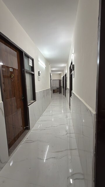 Building Lobby in 1 BHK Builder Floor at DLF City Phase III, Sector 24 – for Rent