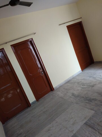 Room in 4 BHK Apartment at Sector 15 – for Sale