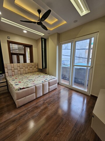 Room in 4 BHK Apartment at Sector 15 – for Sale