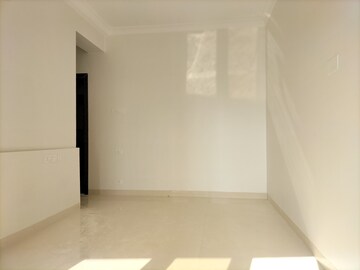 Room in 2 BHK Apartment at K Raheja Raheja Residency, Malad East – for Rent