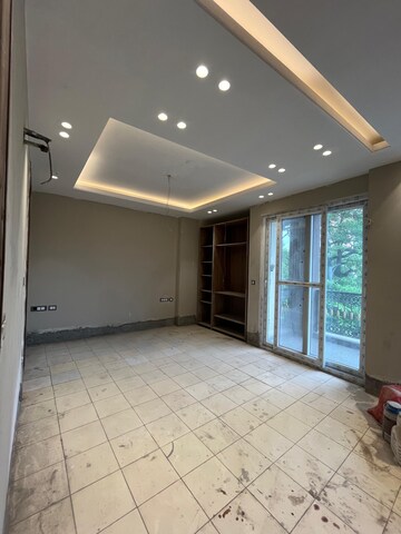 Room in 4 BHK Apartment at Sector 15 – for Sale