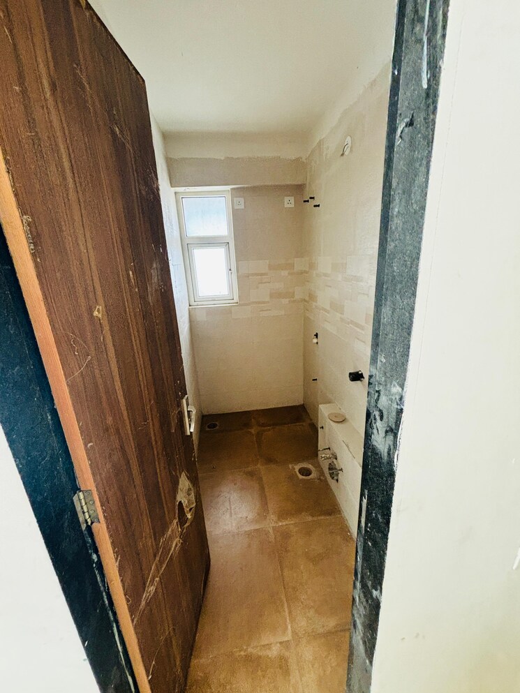 Attached Bathroom, adharwadi 5 Bedroom 2200 Sq.Ft. Apartment In Adharwadi Thane 7994675