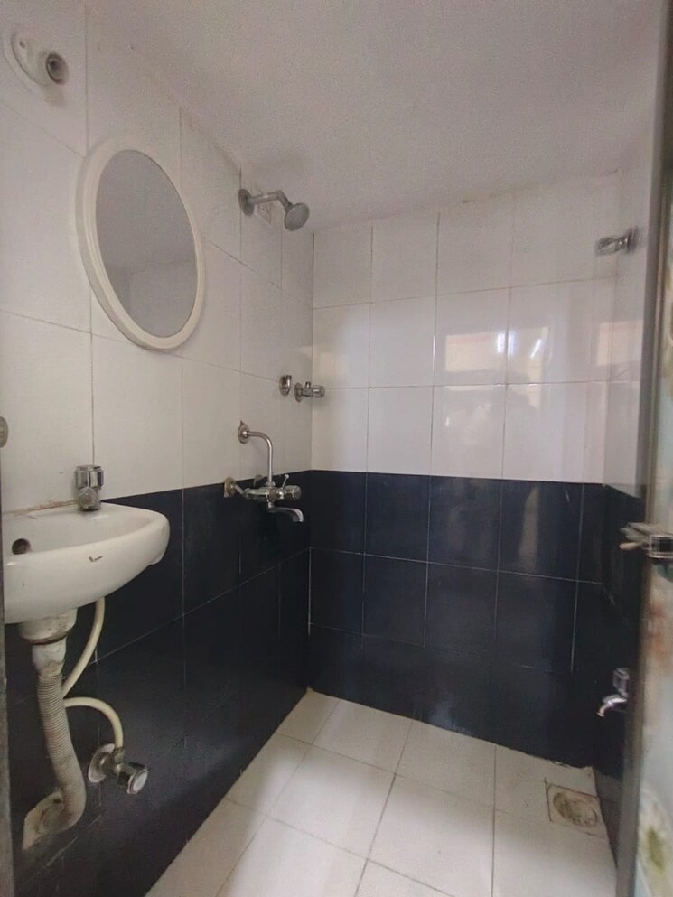 Bathroom, lokhandwala-residency 1 Bedroom 550 Sq.Ft. Apartment In Worli Mumbai 7994691