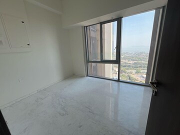 Room in 4 BHK Apartment at Piramal Aranya, Byculla – for Rent