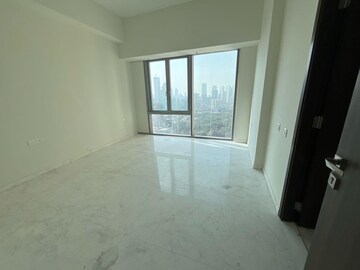 Room in 4 BHK Apartment at Piramal Aranya, Byculla – for Rent