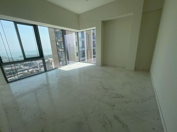 Room in 4 BHK Apartment at Piramal Aranya, Byculla – for Rent